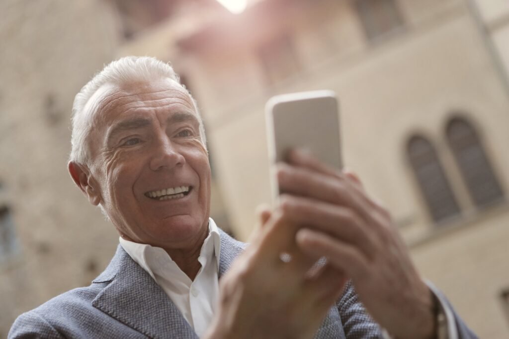 Os melhores smartphones para idosos utilizarem