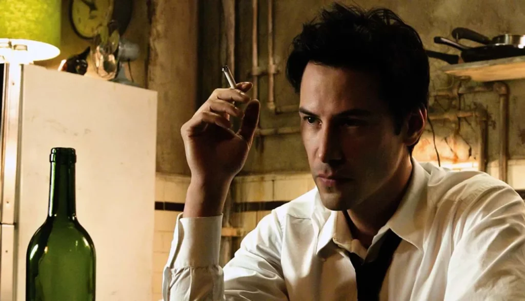 "Keanu Reeves como John Constantine em cena de Constantine 2"