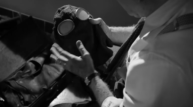 Por Que Todo Mundo Está Falando Sobre Spider-Noir? A Versão Mais Sombria Do Homem-Aranha Voltou Aos Holofotes 2 a origem de spider-noir