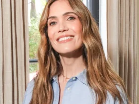 mandy moore detalha papel em novo drama da nfl na hulu e comenta volta de hilary duff à música