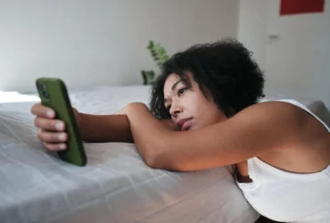 o desafio do tempo de tela: reconhecer o uso excessivo do celular é o primeiro passo para o bem-estar digital