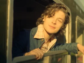 netflix revela trailer de 'less of a stranger', cinebiografia sobre astro do rock