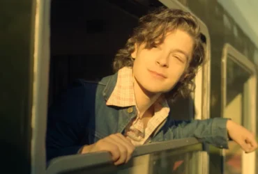 Netflix Revela Trailer De 'Less Of A Stranger', Cinebiografia Sobre Astro Do Rock 24 netflix revela trailer de 'less of a stranger', cinebiografia sobre astro do rock